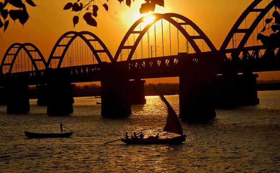 Rajahmundry Godavari Bridge - Davaleswaram Bridge